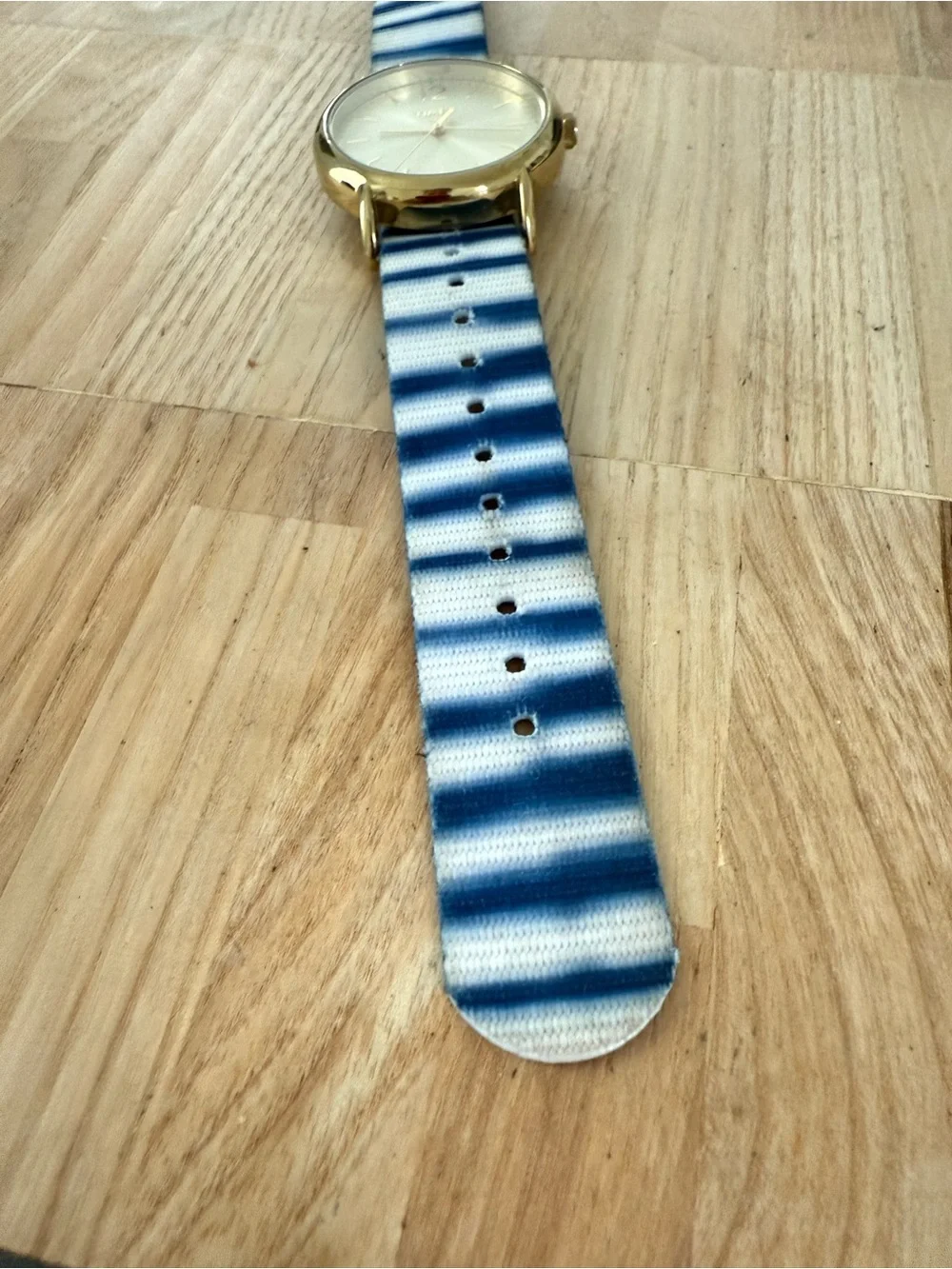 Timex gold tone blue and white nylon strap watch NEW BATTERY